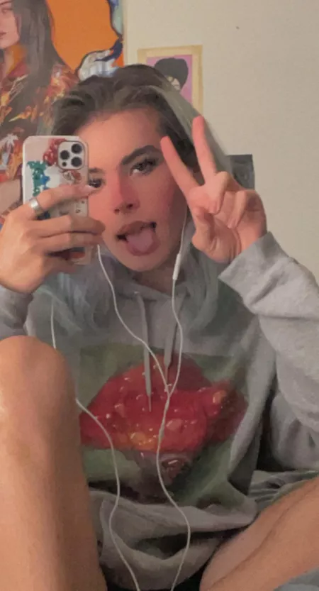 What you think of my hoodie it’s new and I like it a lot😋