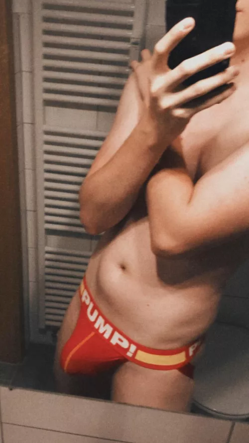 What’s your lounging type of underwear? For me jockstrap are high on the list. 🍌