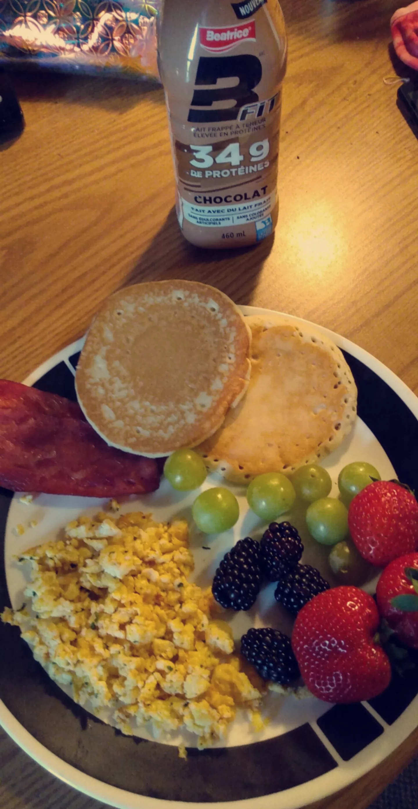 When daddy makes you breakfast after he makes you work out 😤🥰 poopy head