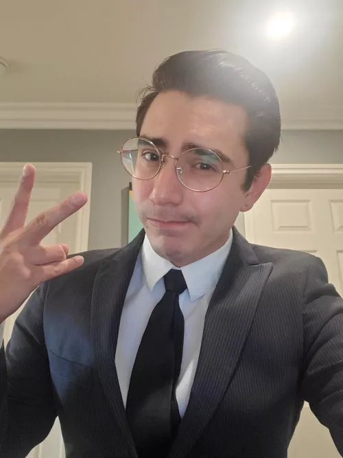 When you don't have enough gold for new gear so you stick with your starting gear that you've since outgrown. Don't mind me suffocating from a suit that's too tight. 😭