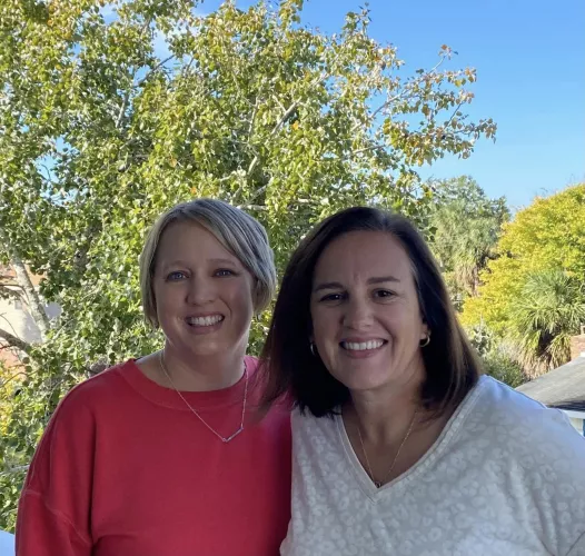 Which sexy ass milf are you picking? ❤️ or 🤍?