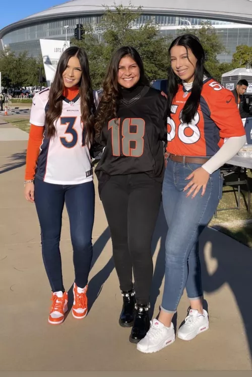 Which sister u fucking? What type of panty girl u think each is?