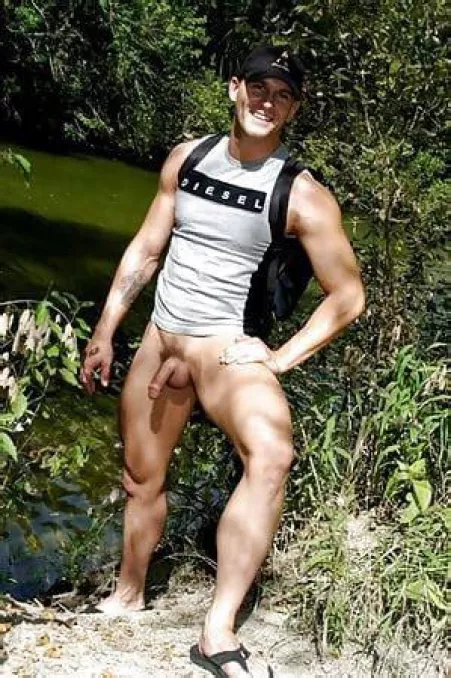 Who doesn’t love a man with his pants down?