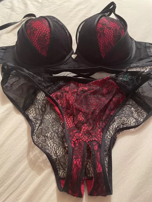 Who likes this style of lingerie? Who wants to see it on my wife?😋