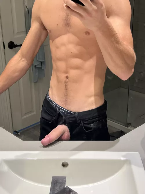 Who wants to HANGout?😏