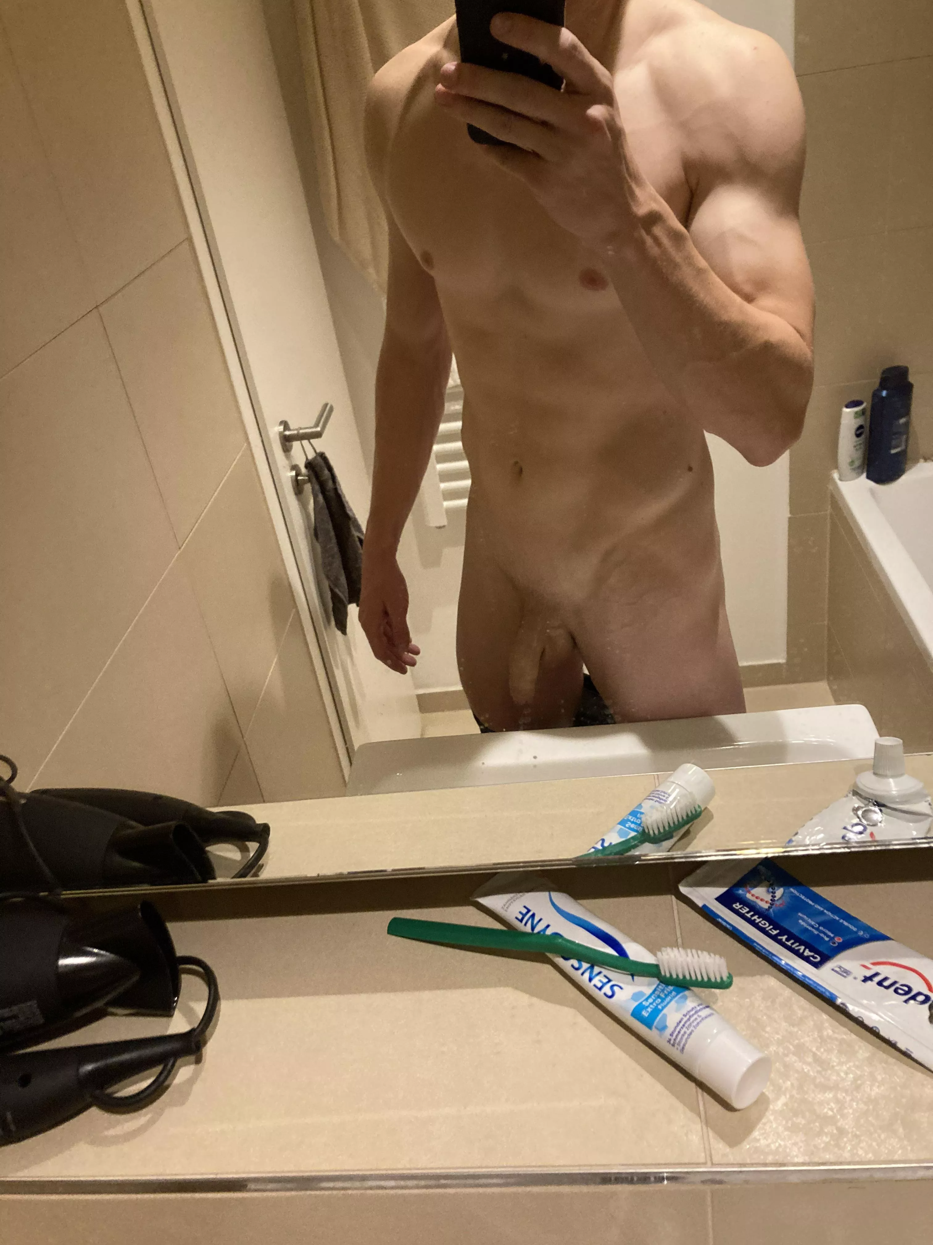who wants to play with me? who wants to play with me?