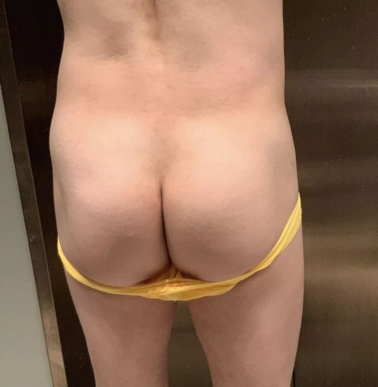 Who wants to rim my juicy ass