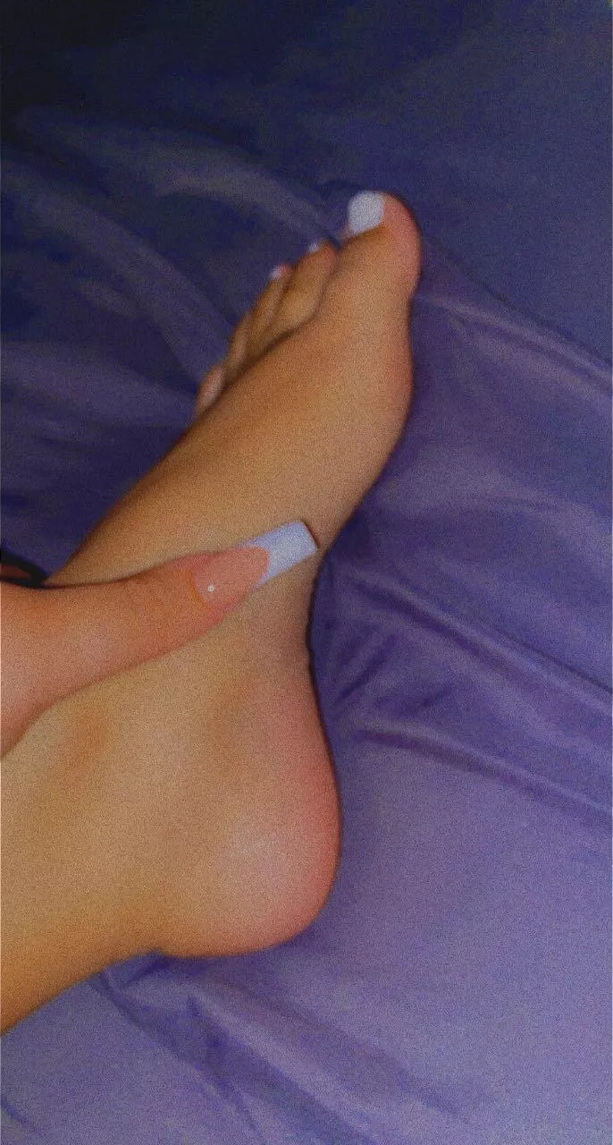 who wants to rub my feet?🥺