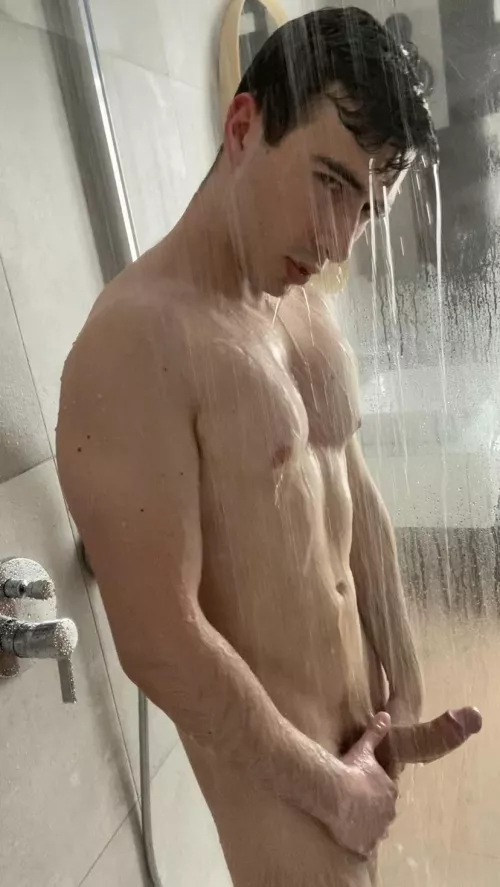 Who wants to shower with me? 😋💦