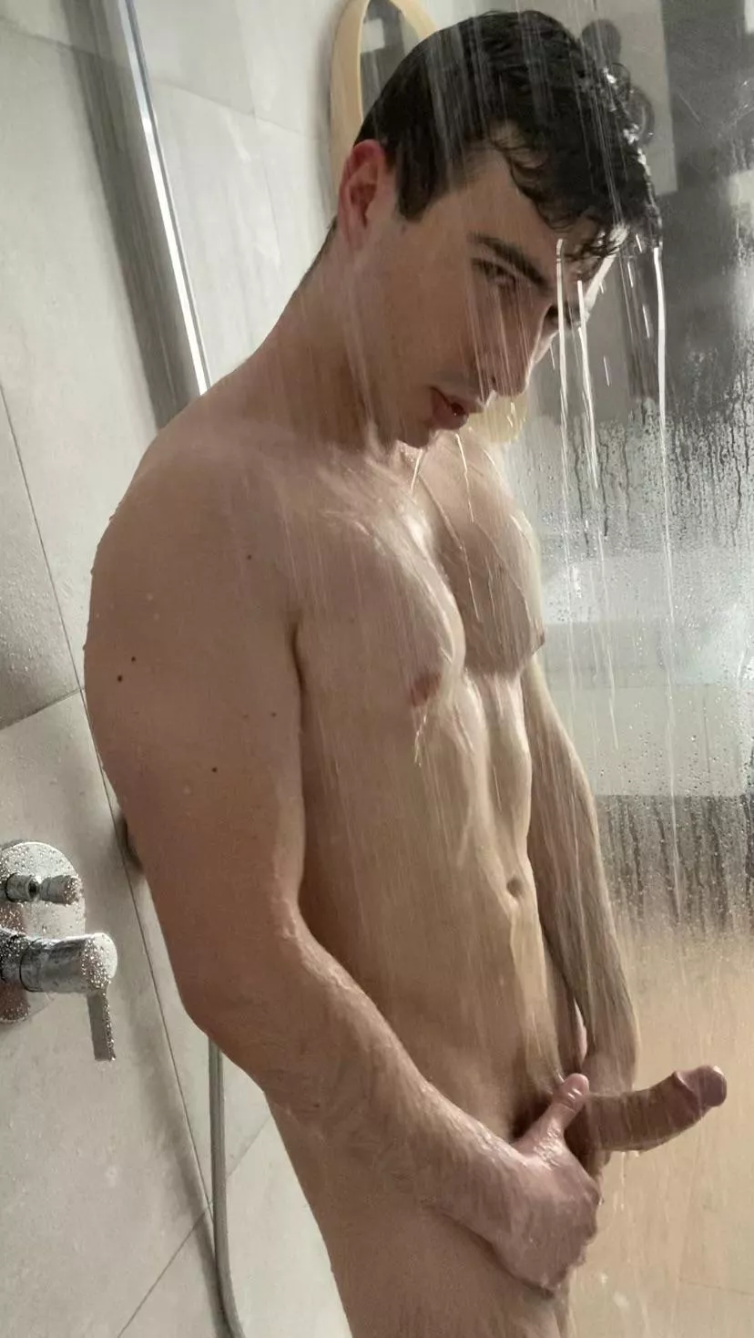Who wants to shower with me? 😋💦