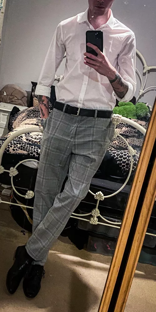 Who wants to undress me after a hard days work 😏