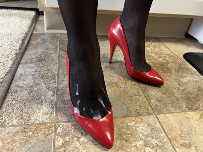 Who would milk all over my heels after fucking me? Who would milk all over my heels after fucking me?