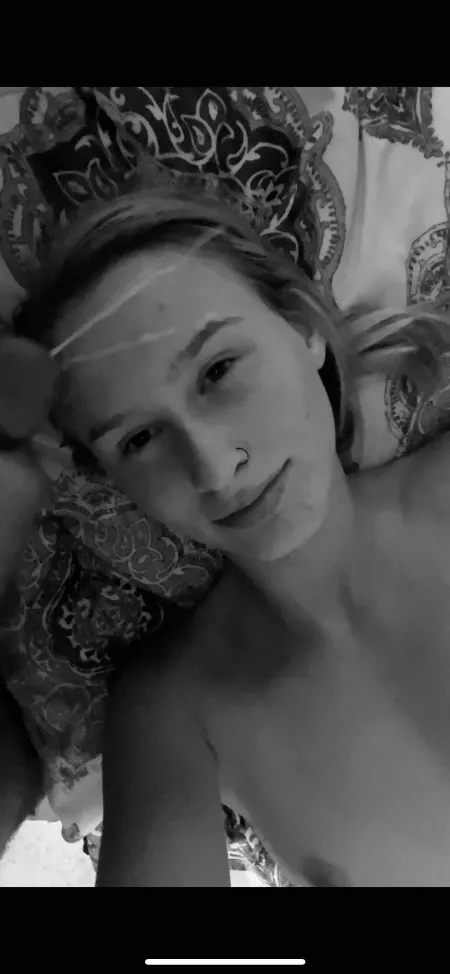 Who’s coming to kiss my forehead😉