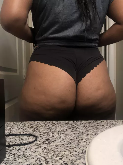 Who’s cumming to my ass?