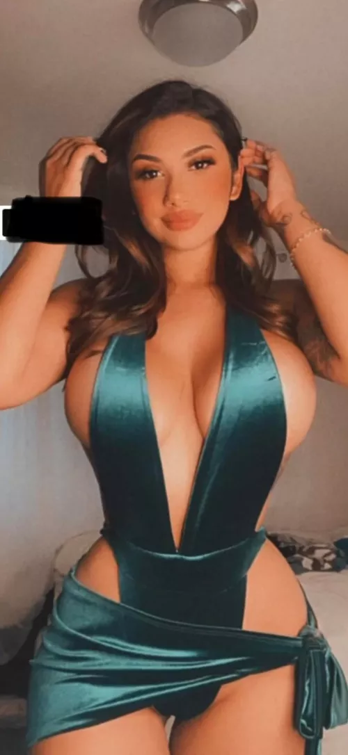 Who's this hottie? Who's this hottie?