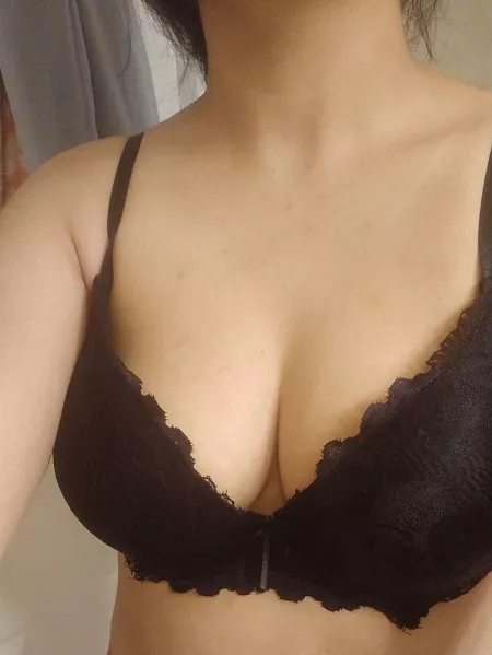 Wife in Black 💕Rate her (.) (.)