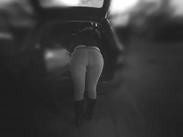 Wife's ass in tight Jeans.