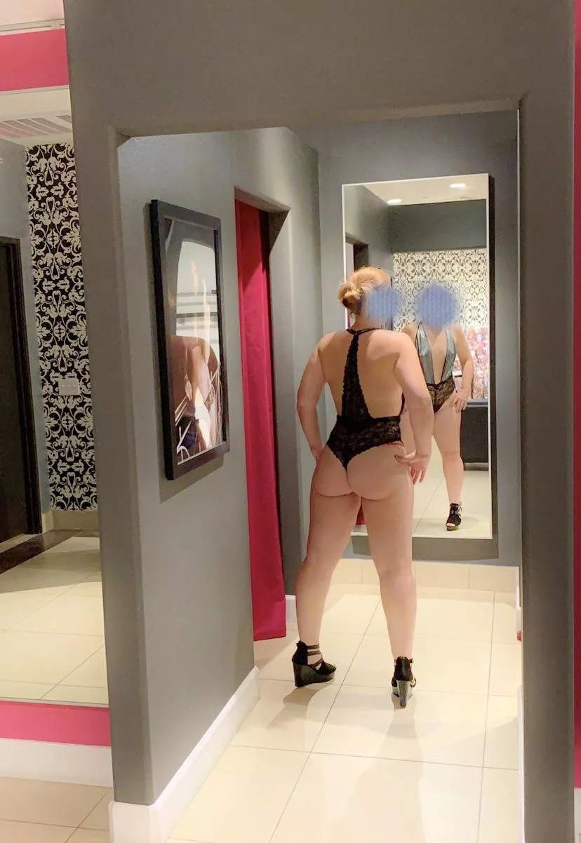 Wondering why they put mirrors outside of the dressing rooms at the lingerie store🤔 (f)40