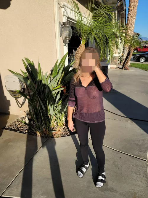 Won't you be my neighbor? Wouldn't you love to see my wife outside like this! Won't you be my neighbor? Wouldn't you love to see my wife outside like this!