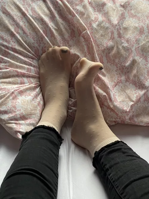 Worn through my morning shift, delicious and smelly ✨ want them? Worn through my morning shift, delicious and smelly ✨ want them?