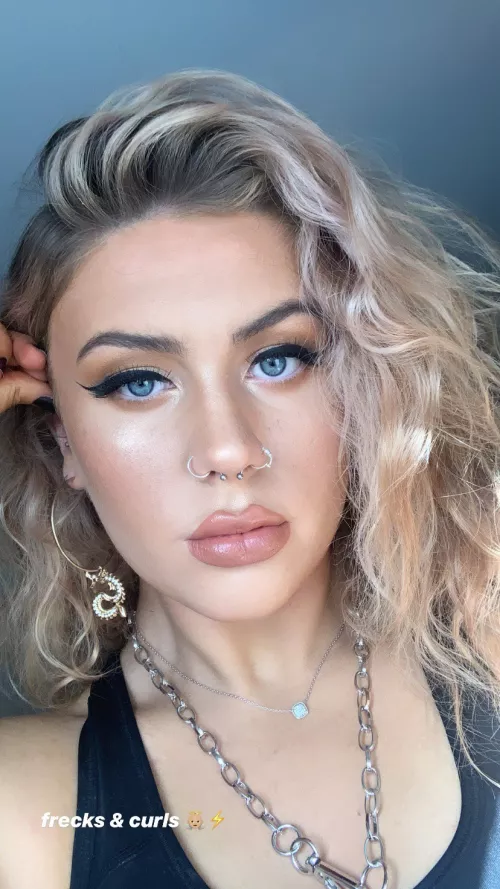 Would love to see Danny work her mouth.