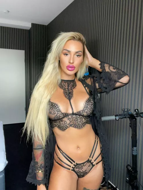 would make my day if at least one person loved my body in this lingerie😇