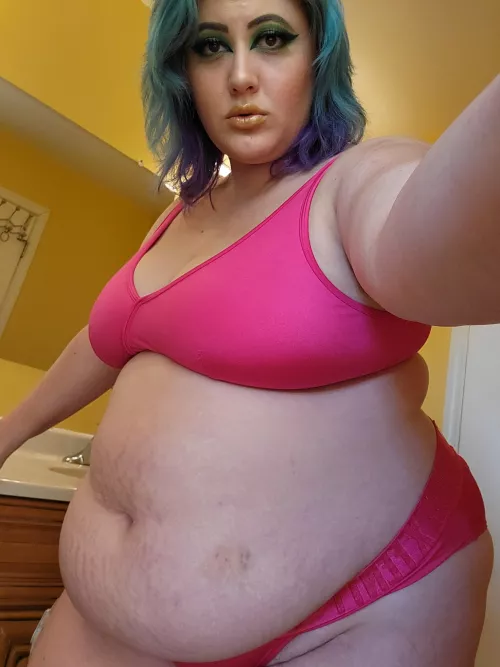 Would you fuck a big girl like me? What if I was even bigger? 😳🐷💦