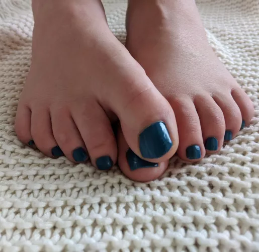 Would you get hot and flustered with my toes this close to your face? 🥰