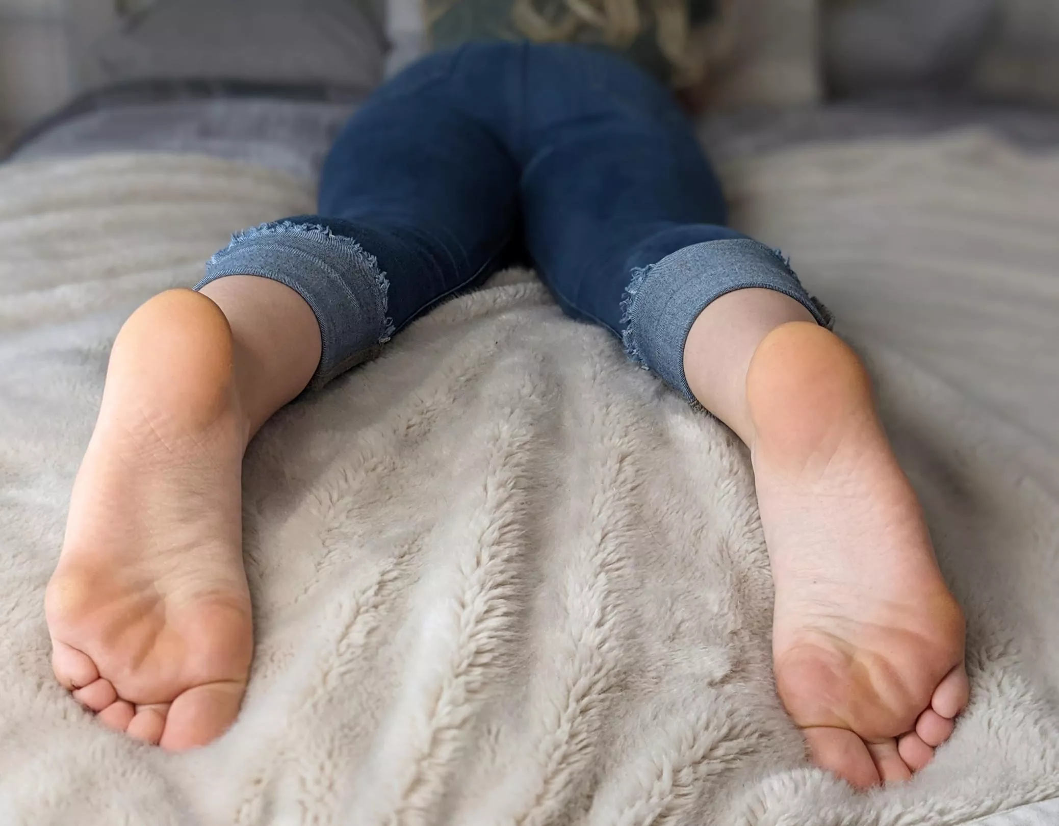 Wrinkly, smooth or sweaty, there's just something so lovely about soles of the feet 🥰 what do you think?