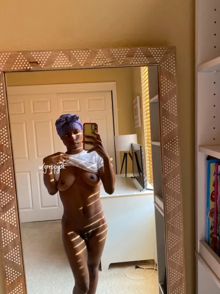 Wyd right now? Why don’t you come eat me out?😃