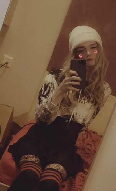 Yay I hit 1k on insta and am nearly on 500 here ❤️ ty guys ☺️