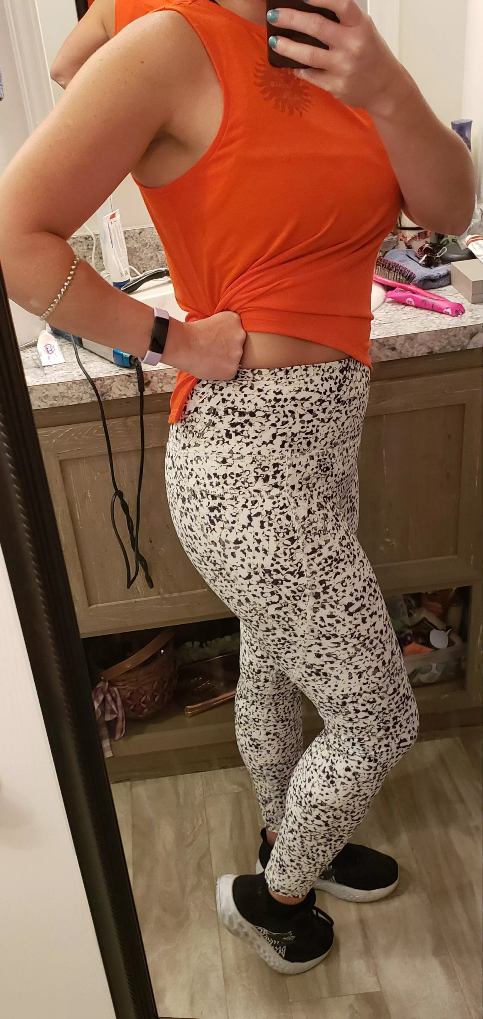 Yoga pants make me happy!! 😁