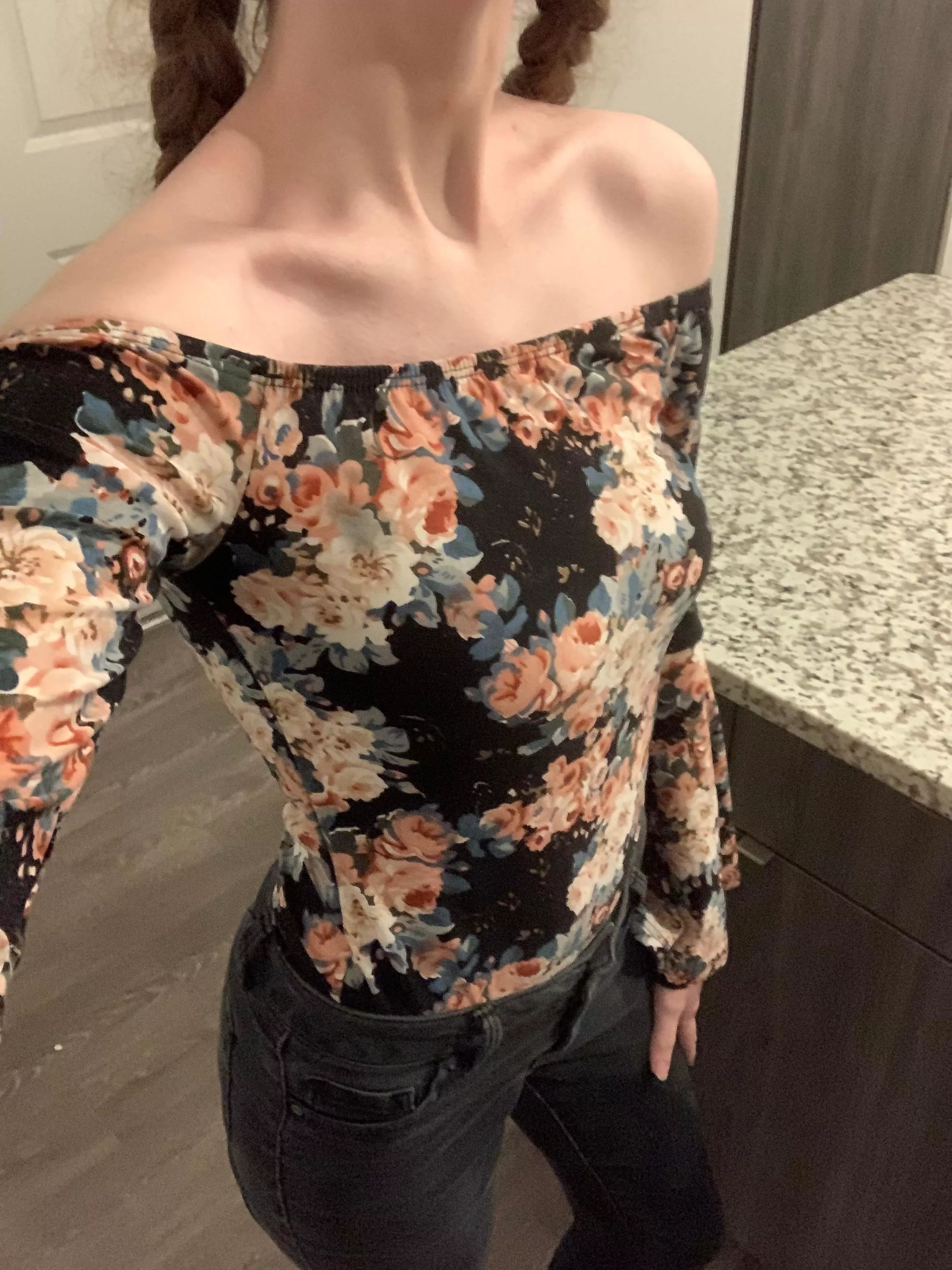 You can see my collarbone 😬 do I qualify??