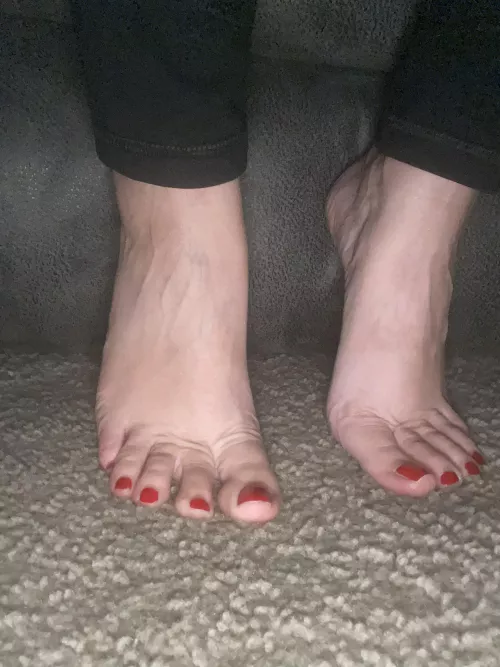 You like my toes babe? Imagine I'd step all over you 🔥🔥🔥