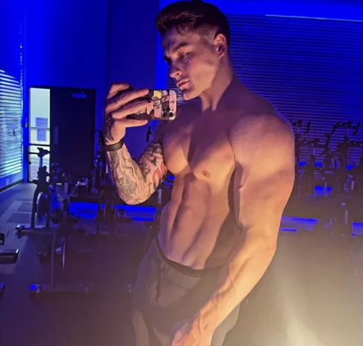 You see me at the gym like this, wyd?