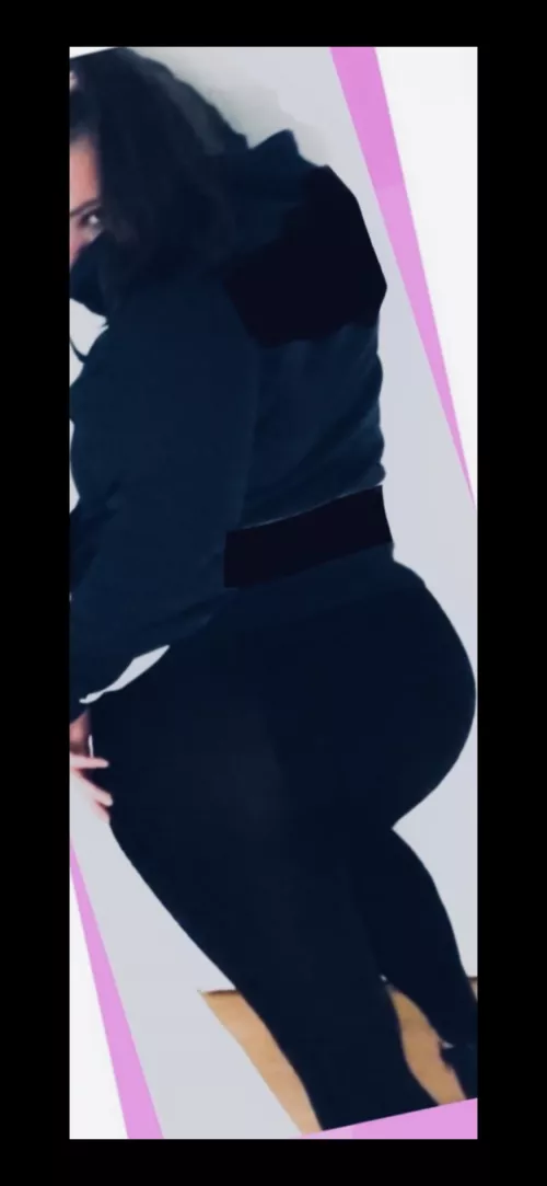 You see me in the club ... you see me dance ... what would you do next? Do I look female enough to trap you?😳🥺👄💕