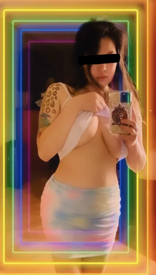 You should come through tonight, I’m chilling on the west side boo 💋