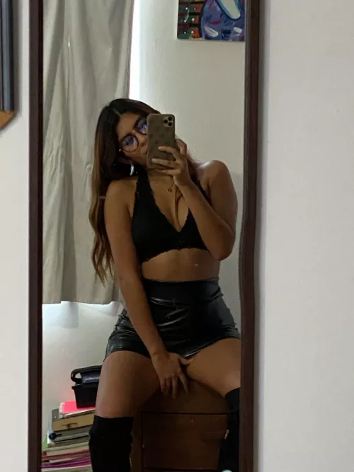 You walk in the room and see me like this wyd next?