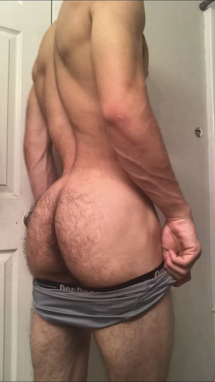 Young man booty 😅